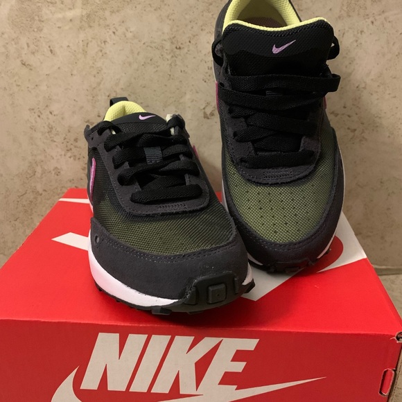 Nike Waffle One size 12c black, lavender, neon - Picture 2 of 2